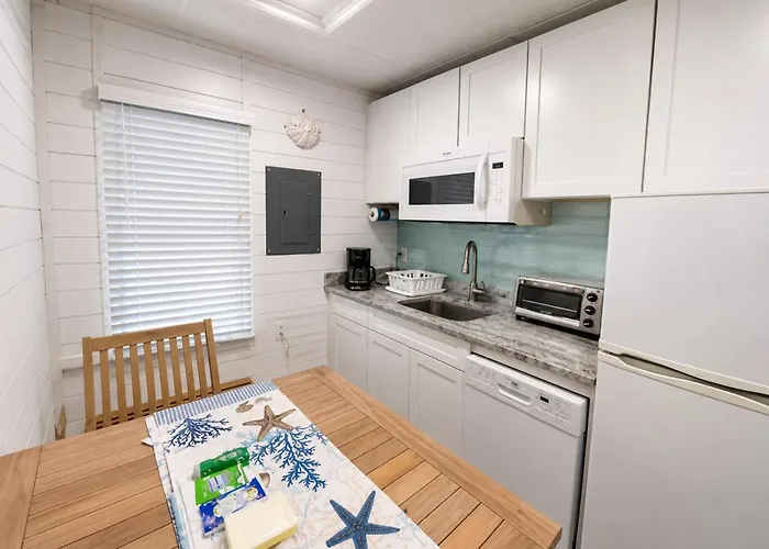 Remodeled View Walk To The Hangout Holiday home Gulf Shores