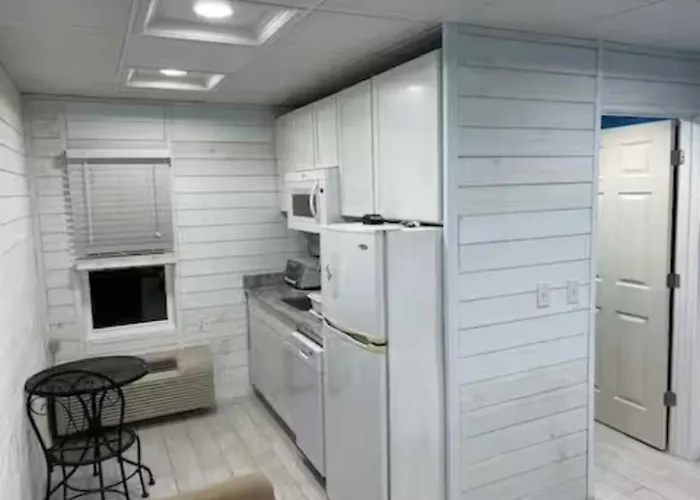 Remodeled View Walk To The Hangout Holiday home