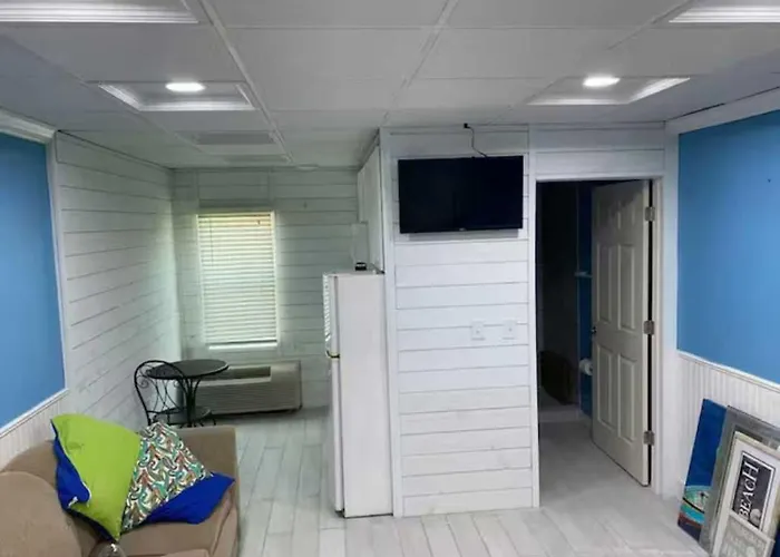 Remodeled View Walk To The Hangout Holiday home Gulf Shores