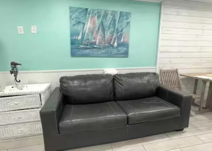 Remodeled View Walk To The Hangout Holiday home *